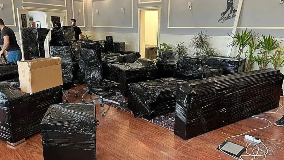 Skandallar bitmiyor: CHP'li Antalya Döşemaltı Belediyesi'ne 100 milyon TL'lik haciz! Menderes Dal boş kalan makam odasında poz verdi