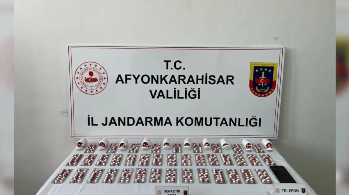 1786435877248.jpg Güvenlik güçlerinin uyuşturucuyla mücadelesinin aralıksız süreceği ve zehir tacirlerine nefes aldırılmayacağı bildirildi.