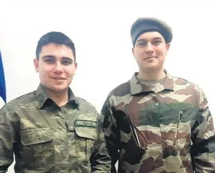 Çağatay Ulusoyun askerlik fotoğrafı sosyal meydaya damga vurdu