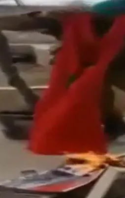 Teröristler kaçtı paçavraları yakıldı