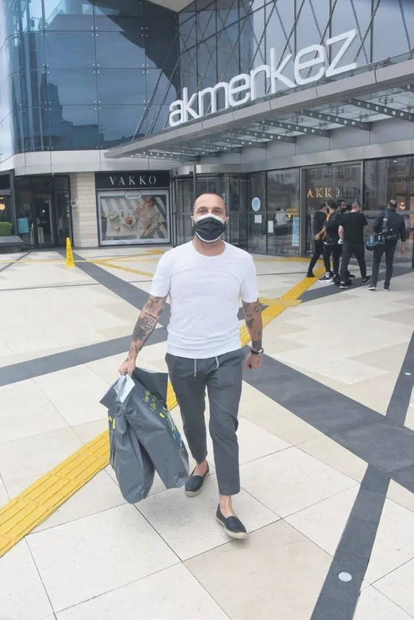 Özcan Deniz, sevgilisinin ismini duyunca gülümsemekle yetindi-3