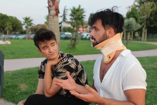 sosyal-medya-fenomeni-izlenme-icin-olumden-dondu-sus-havuzuna-kafa-ustu-cakildi-1662364248711.jpg Sosyal medya fenomeni izlenme için ölümden döndü! Süs havuzuna kafa üstü çakıldı-3