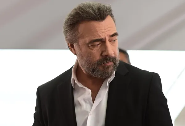 leyla-ile-firuze-kararini-verdi-ben-bu-cihana-sigmazam-11-bolum-fragmani-yayinlandi-cezayir-ben-bosanmak-istiy-1669567840340.jpg Leyla ile Firuze kararını verdi! Ben Bu Cihana Sığmazam 11. bölüm fragmanı yayınlandı: “Cezayir ben boşanmak istiyorum!”-2