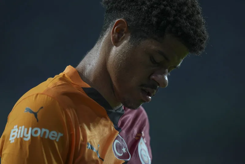 Galatasaray'da savunma dağıldı! Okan Buruk'tan Young Boys maçında mecburi rotasyon - 15