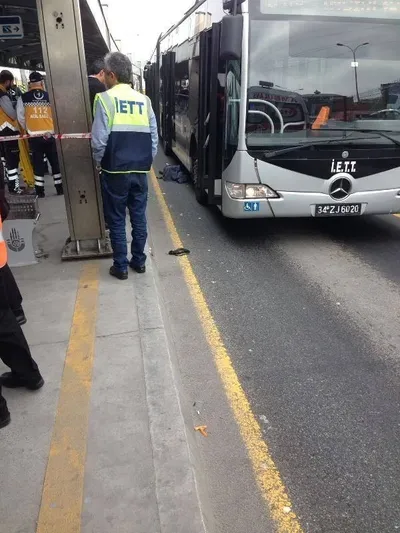 Esenyurt'ta metrobüs yolunda kaza! 1 çocuk hayatını kaybetti-1