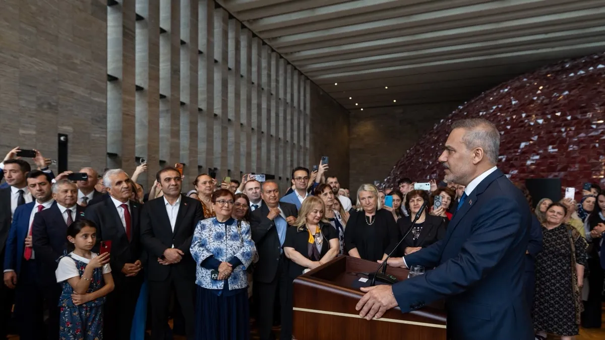 Bakan Fidan'dan AKM'de açılış: "Kayıp Sürgünün İzinde" sergisi başladı