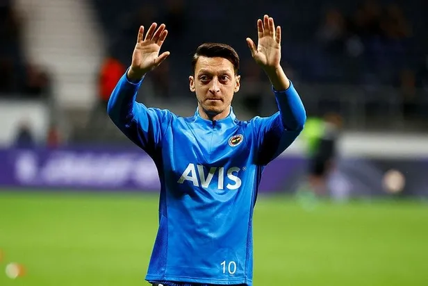 fenerbahcede-mesut-ozil-krizi-buyuyor-derbi-kadrosuna-alinmadi-1637182607181.jpeg Fenerbahçe'de Mesut Özil krizi büyüyor! Derbi kadrosuna alınmadı-17