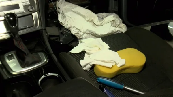 ikinci-el-otomobil-alirken-dikkat-hava-yastigi-airbag-yerine-sunger-koyuyorlar-1609321921465.jpg İkinci el otomobil alırken dikkat! Hava yastığı (airbag) yerine sünger koyuyorlar-9