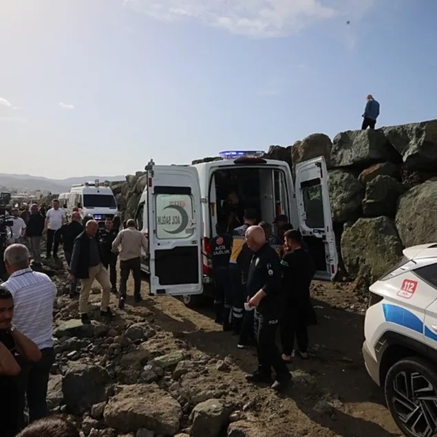 Serinlemek için girdikleri deniz sonları oldu!