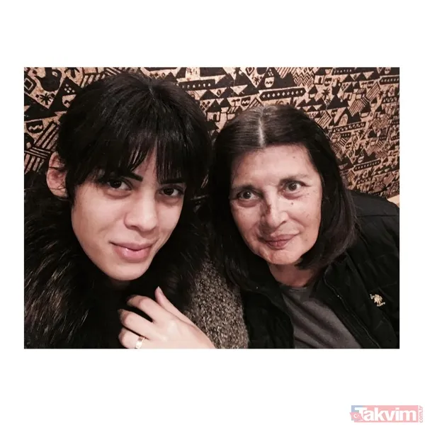 Yalı Çapkını'nın Hattuç Hala'sı Şerif Sezer bakın hangi ünlü oyuncunun annesi çıktı! “Nasıl anlamadık” Çetin Tekindor’un partneri... - 19