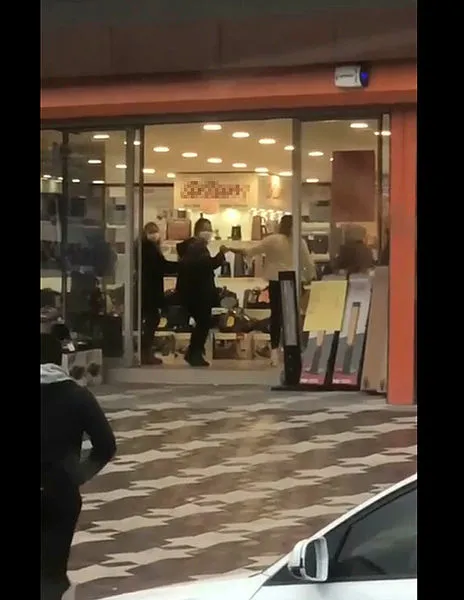 Son dakika: İsyan ettiren görüntüler! Ankara'da koronavirüs tedbirlerini hiçe saydılar!-3