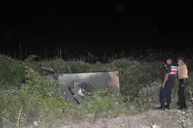 Sivas'ta zırhlı askeri araç şarampole devrildi: 3 asker yaralı-2