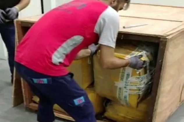 İstanbul Havalimanı'nda görevlileri bile şoke eden operasyon! 1 ton 217 kilogram ele geçirildi