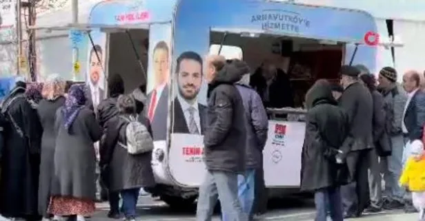 Son dakika: CHP’li İBB Başkanı Ekrem İmamoğlu, Halk Ekmek’i seçim propagandası olarak kullandı: Vatandaşa CHP broşürüyle ücretsiz dağıttı