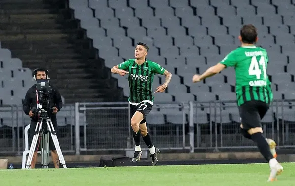 Son dakika: Kocaelispor, Sakaryaspor'u 4-0 yenerek TFF 1. Lig'e yükseldi-2