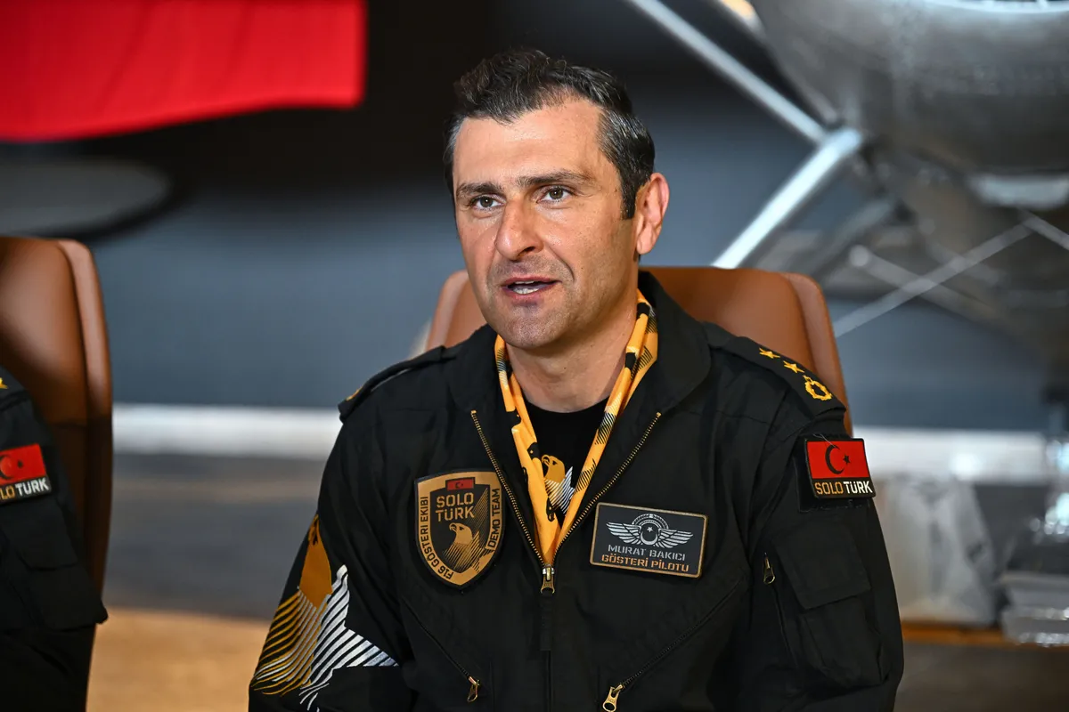 soloturk-pilotlari-30-agustos-coskusunu-vatandaslarla-paylasti-1788068976800.jpg SOLOTÜRK pilotları 30 Ağustos coşkusunu vatandaşlarla paylaştı-5