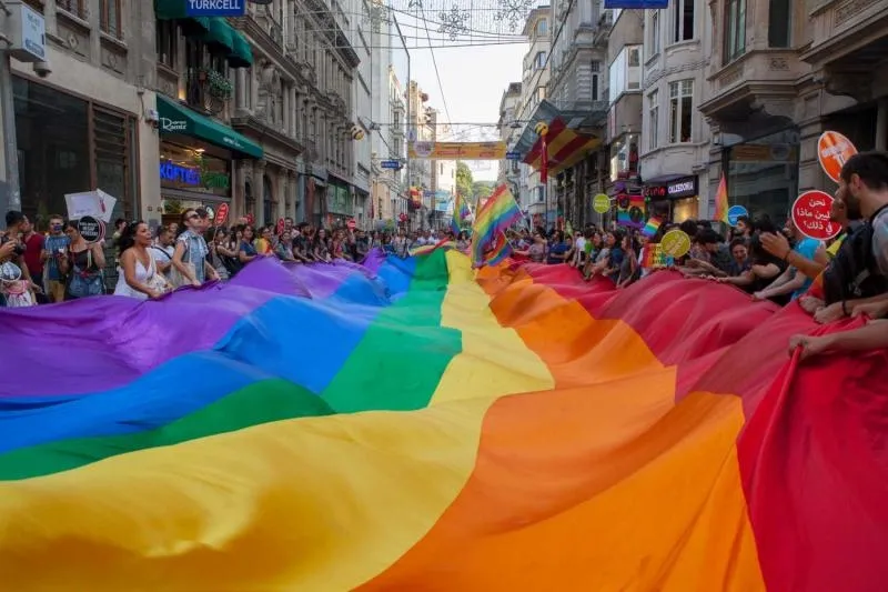 1786481668975.jpeg Dört koldan LGBT dayatması! Hayatın her alanına sızan semboller: "Toplumsal değerlere saldırıyorlar"-3