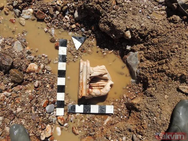 Kütahya Çavdarhisar'daki UNESCO Dünya Mirası Geçici Listesi'nde bulunan Aizanoi Antik Kenti'nde 2 bin yıl önceye ait erkek başı heykel bulundu - 8