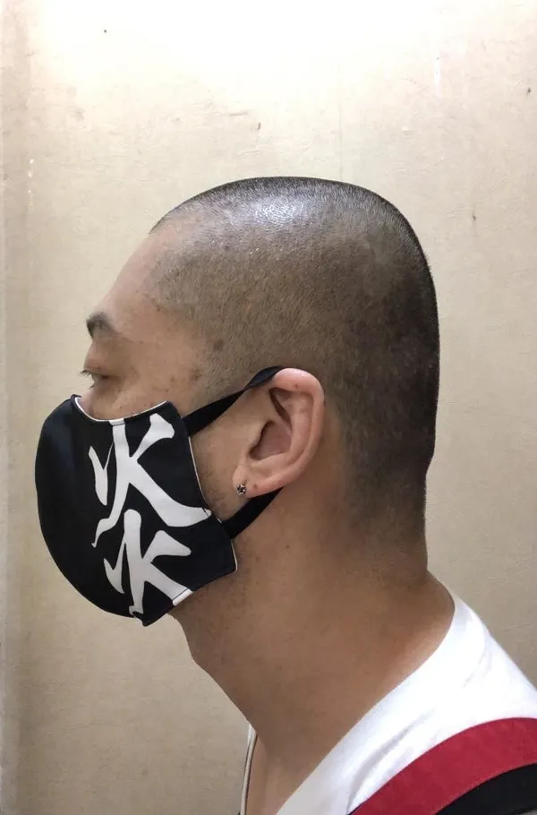 sattigi-yemekten-sac-cikan-japon-saclarini-kazitarak-kendisini-cezalandirdi-1622529238709.jpg Sattığı yemekten saç çıkan Japon saçlarını kazıtarak kendisini cezalandırdı-3