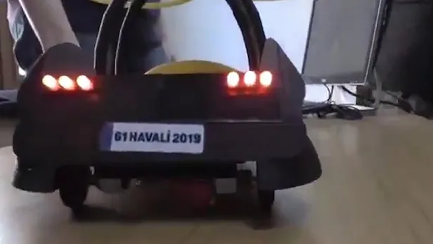 Selçuk Bayraktar öğrencilerin projesini bu mesajla paylaştı: Boynuz kulağı geçermiş-2