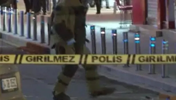 zeytinburnu-ak-parti-ilce-binasina-zaman-ayarli-hain-pusu-eypyi-koyan-supheli-gozaltina-alindi-1640360392654.jpeg Zeytinburnu AK Parti ilçe binasına zaman ayarlı hain pusu! EYP'yi koyan şüpheli gözaltına alındı-4