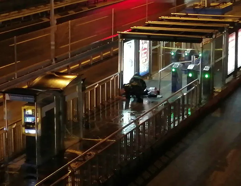 Metrobüs durağında şüpheli valiz alarmı