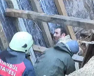 Binanın zemini çöktü! Enkaz altında kalanlar var