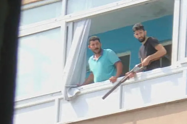 İstanbul'da gergin anlar! Av tüfeğiyle beklediler