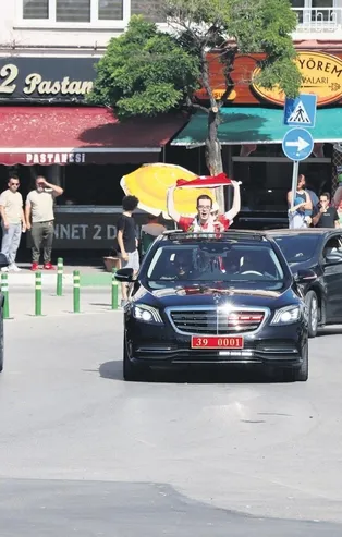 Down Sendromlular Masa Tenisi kategorisinde dünya üçüncüsü olan milli sporcu Erman Çetiner törenle karşılandı