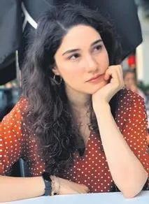 burcu-esmersoydan-samimi-itiraf-erkeksiydim-1699140341622.jpeg Burcu Esmersoy'dan samimi itiraf: "Erkeksiydim.."-10