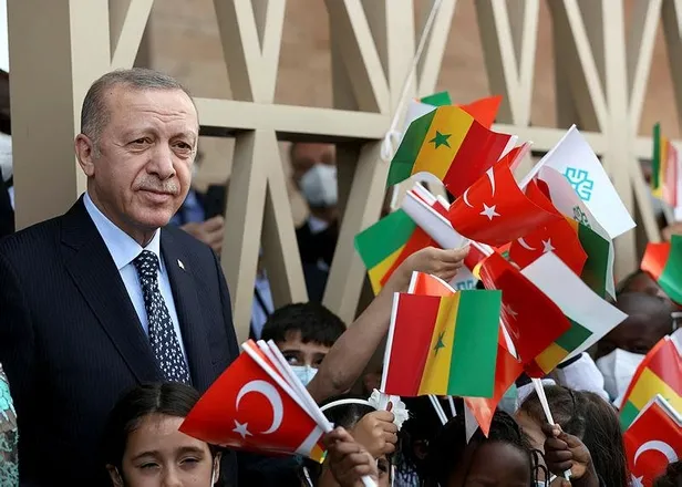 son-dakika-baskan-erdogan-senegal-stadyumunun-acilisina-katildi-1645557371330.jpeg