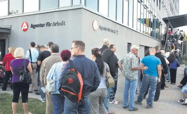 yuksek-enflasyona-karsi-faize-sarilan-ulkeler-issizlikle-sarsiliyor-teknoloji-sirketleri-binlerce-calisanini-k-1670836749807.jpg Yüksek enflasyona karşı faize sarılan ülkeler işsizlikle sarsılıyor: Teknoloji şirketleri binlerce çalışanını kapı önüne koydu-4