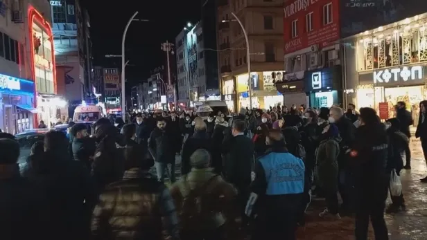 bakirkoylulerden-kemal-kilicdarogluna-sok-protesto-bulent-kerimoglunu-istemiyoruz-halk-tvye-tepki-1643402023265.jpeg Bakırköylülerden Kemal Kılıçdaroğlu'na şok protesto: Bülent Kerimoğlu'nu istemiyoruz! Halk TV'ye tepki...-4