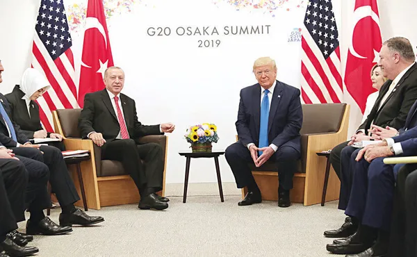 sozcunun-bas-provokatoru-emin-colasan-baskan-erdoganin-basortulu-tercumanindan-rahatsiz-oldu-1636022910029.jpg Sözcü'nün provokatörü Emin Çölaşan, Başkan Erdoğan'ın başörtülü tercümanından rahatsız oldu-6
