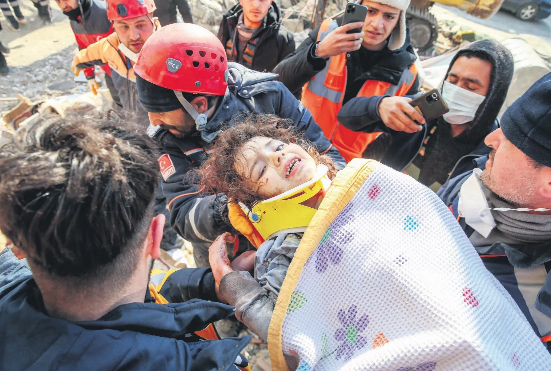 Çok güzel bir abla geldi yemek verdi su içirdi