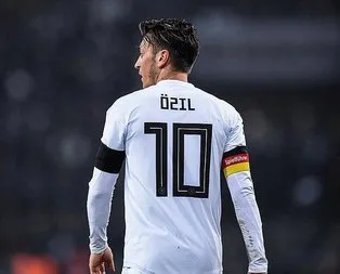 ’Özil’eştiri