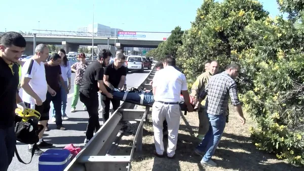 Son dakika: İstanbul Bahçelievler'de feci kaza! Şerit değiştirirken otomobile çarpıp yan yattı: 3 yaralı-3