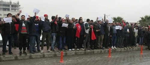 Suriyeliler 10 ilde askerlik şubelerinin önünde toplandı-2
