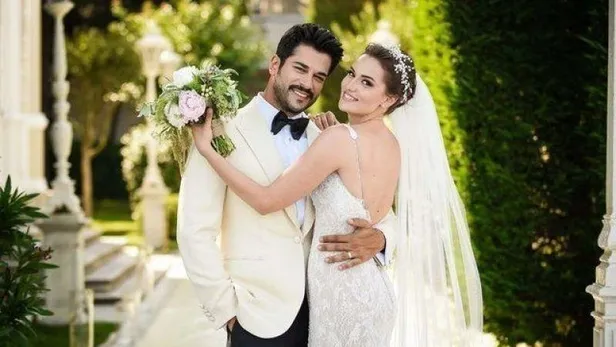 burak-ozcivit-ile-fahriye-evcen-bosanacaklar-mi-o-fotografla-adeta-cevap-verdi-1636403522708.jpeg