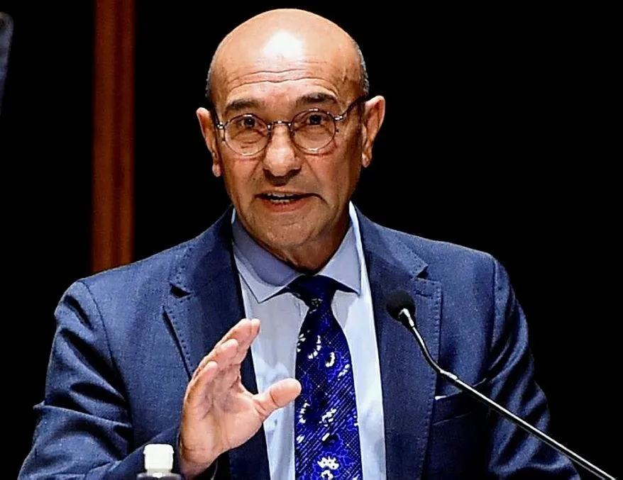 Önce kendi şatonu sat depremzedeleri rahat bırak