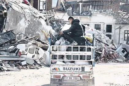 beyoglu-belediyesi-yardim-kampusunde-depremzedelere-hizmet-veriyor-1676935910779.jpeg Beyoğlu Belediyesi, Yardım Kampüsü'nde depremzedelere hizmet veriyor.-17