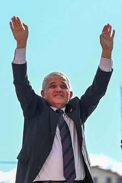 chpli-veli-gunduz-sahinin-mazbata-toreninde-ezan-rahatsizligi-bu-ne-ya-bura-cami-ora-cami-1712401069778.jpeg CHP'li Veli Gündüz Şahin'in mazbata töreninde ezan rahatsızlığı! "Bu ne ya bura cami ora cami"-3