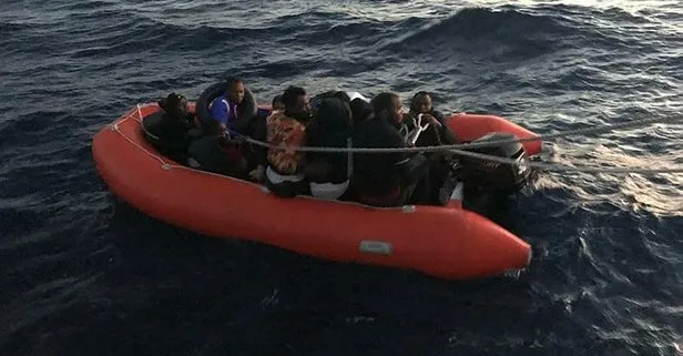Yunanistan'ın karasularımıza ittiği göçmenleri kurtardık