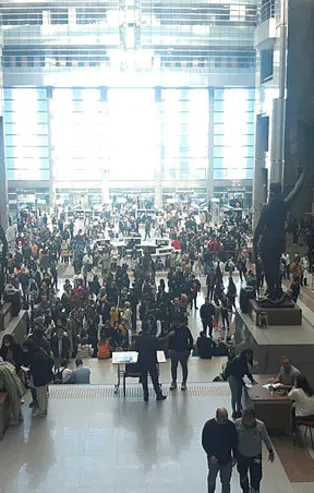 İstanbul Adliyesi'nde sınav yoğunluğu! Yanlarında bakın ne getirdiler