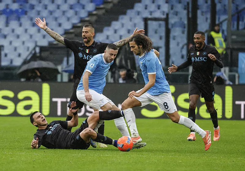 Fenerbahçe'nin transferine Galatasaray engeli! Aslan imza için devrede - 27