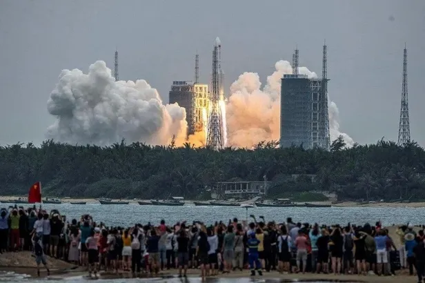 Uzayda bir ilk! Çinli astronotlar ilk uzay yürüyüşünü gerçekleştirdi-5