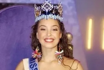Azra Akın gözleri kamaştırdı! Estetiği değil doğallığı tercih etti...