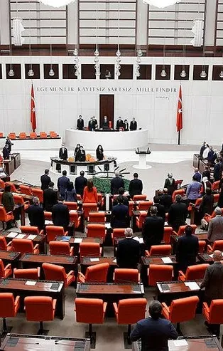 Geçen hafta hayatını kaybeden Markar Esayan için TBMM Genel Kurulunda saygı duruşu