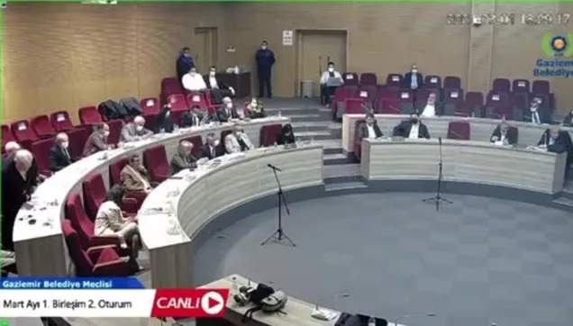 CHP’li Gaziemir Belediye Başkanı Halil Arda, CHP Meclis üyesi Levent Çağlarsu’nun konuşmasına izin vermedi: Atın dışarı