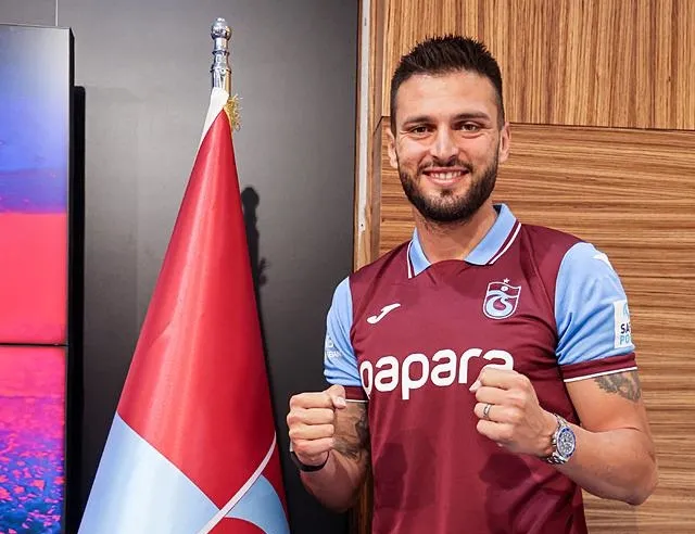 Bambaşka bir Okay var